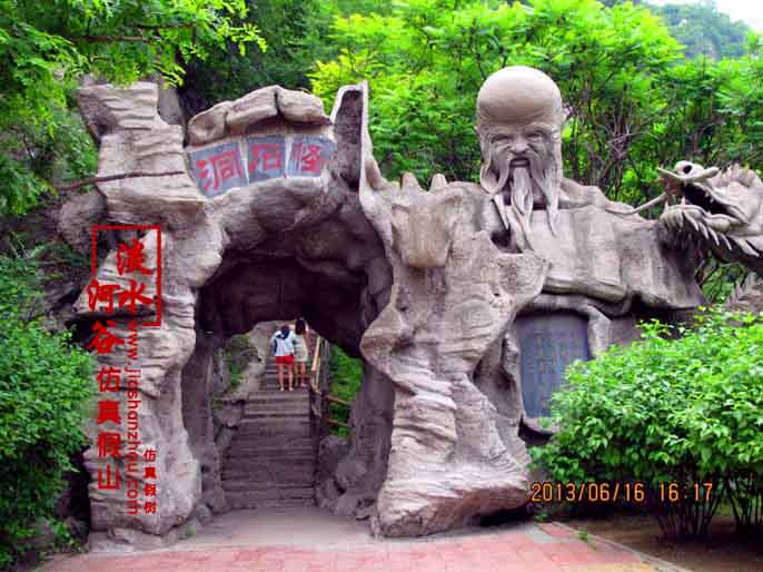 塑石假山制作近年來(lái)在景觀裝飾中大放異彩