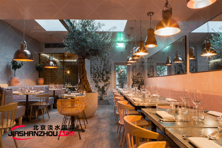 仿真樹(shù)不僅可輕松為房間內(nèi)空間構(gòu)圖還可注入明亮自然的色彩