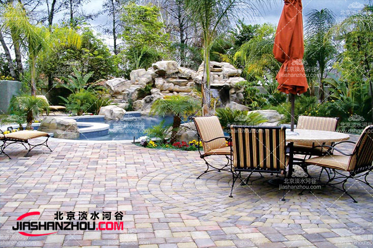 為蘇州金雞湖大酒店設(shè)計制作塑石假山清新浪漫富有詩意