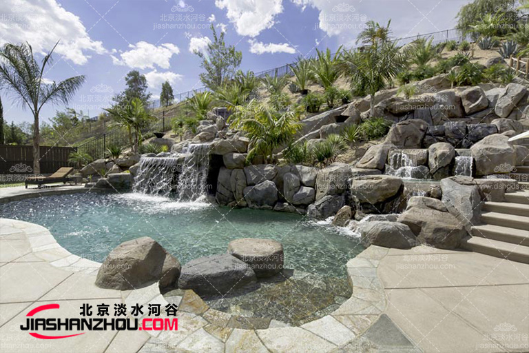 塑石假山化腐朽為神奇幫助重慶皇冠假日酒店重塑人們夢(mèng)想家園