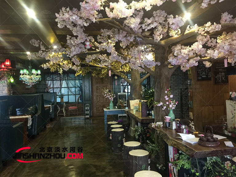 巴黎花神咖啡館室內(nèi)仿真樹居然用的是中國(guó)這個(gè)廠家的樣板
