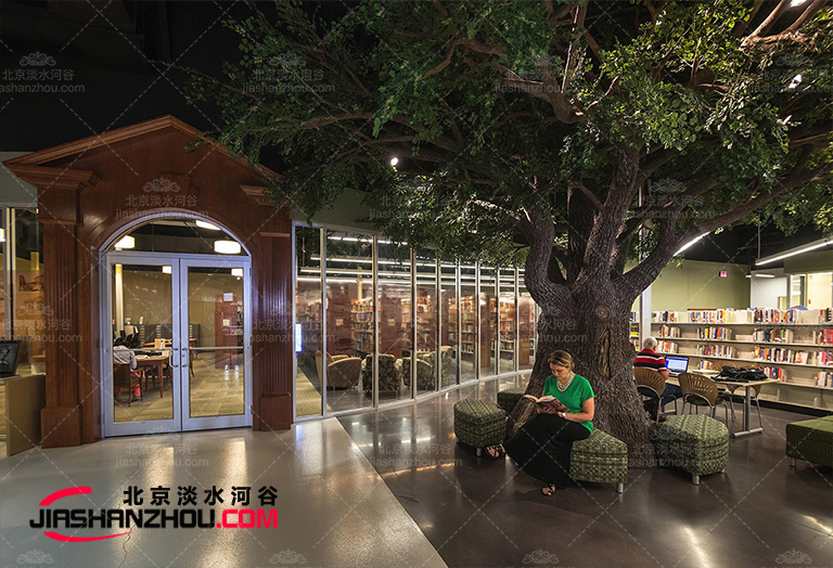 增強(qiáng)仿真樹(shù)佳視覺(jué)感簡(jiǎn)單方法是在其中添一些真實(shí)自然的元素