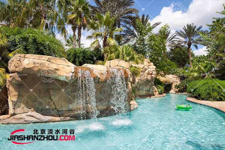 香港麗思卡爾頓酒店塑石假山構(gòu)思巧堪稱典范