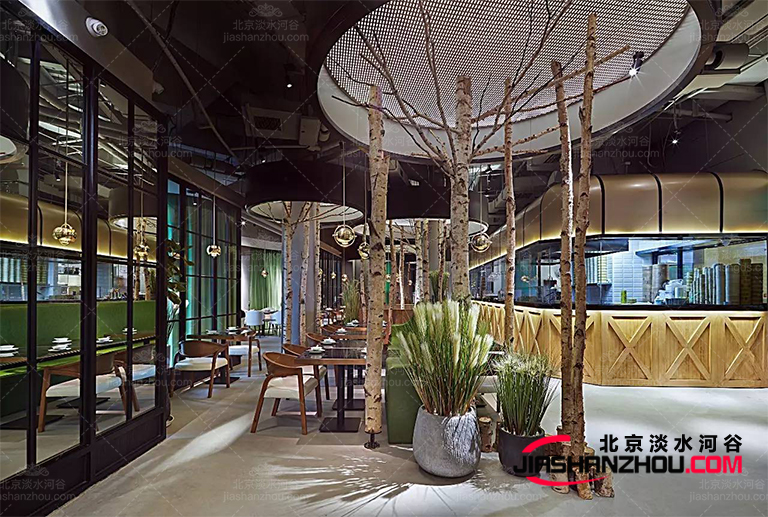 訂做白楊仿真樹(shù)比栽種活白楊好為什么因?yàn)榘讞顦?shù)是相對(duì)短壽樹(shù)