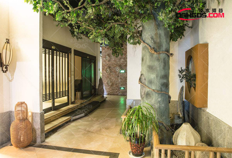 除了堅(jiān)果供享美味胡桃仿真樹也是不容錯(cuò)過的美景