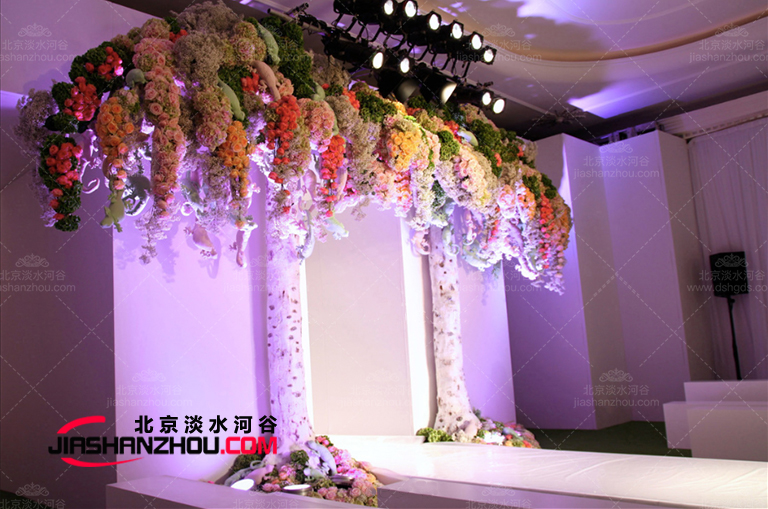 仿真樹(shù)不費(fèi)吹灰之力地為您的環(huán)境帶來(lái)多彩和旺盛的生命力