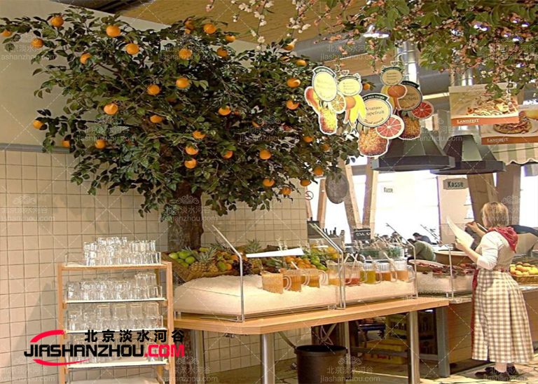 在密閉的辦公空間中使用人造仿真樹(shù)享受其特的設(shè)計(jì)和綠色氛圍