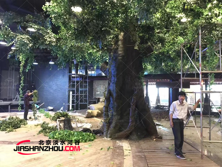 仿真樹是優(yōu)雅具魅力的樹是現(xiàn)在社會(huì)發(fā)展不可缺少及裝飾