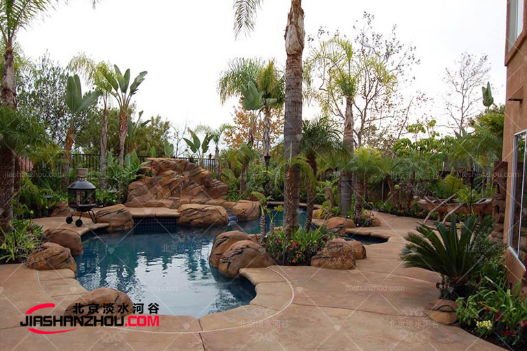 時至夏季浙江大學訂制新的塑石假山景觀施工過程中需要注意什么