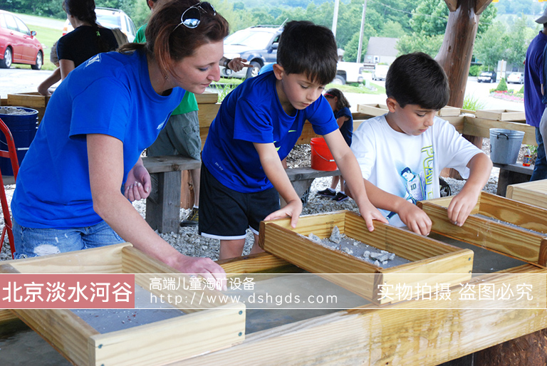 淘礦小鎮(zhèn)淘礦工場(chǎng)為什么這么火因?yàn)榻?jīng)常出口國(guó)外