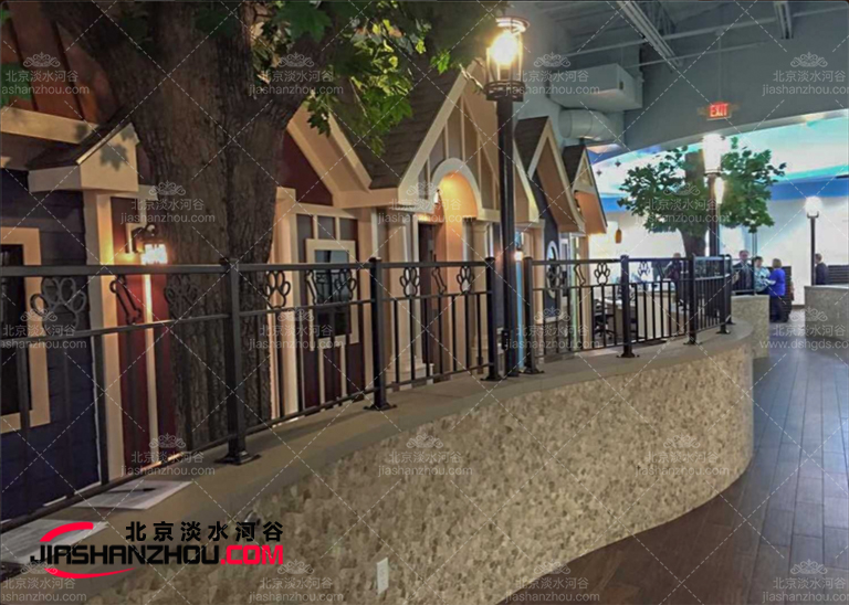 為三亞陵水香水灣1號(hào)設(shè)計(jì)制作的仿真樹(shù)式農(nóng)舍房屋成功交付使用