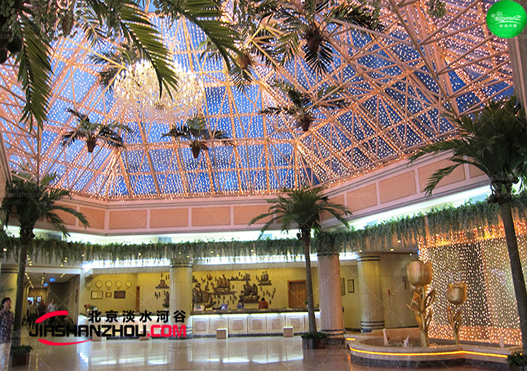 仿真樹美化城市的靈一如既往發(fā)揮其特點優(yōu)勢為環(huán)境增添靚麗色彩