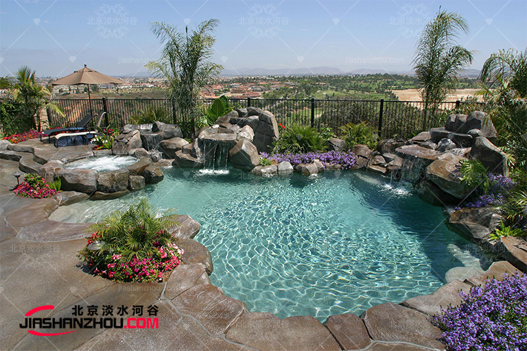 三亞太陽灣柏悅酒店塑石假山的壯闊美麗給人帶去清新舒適的享受