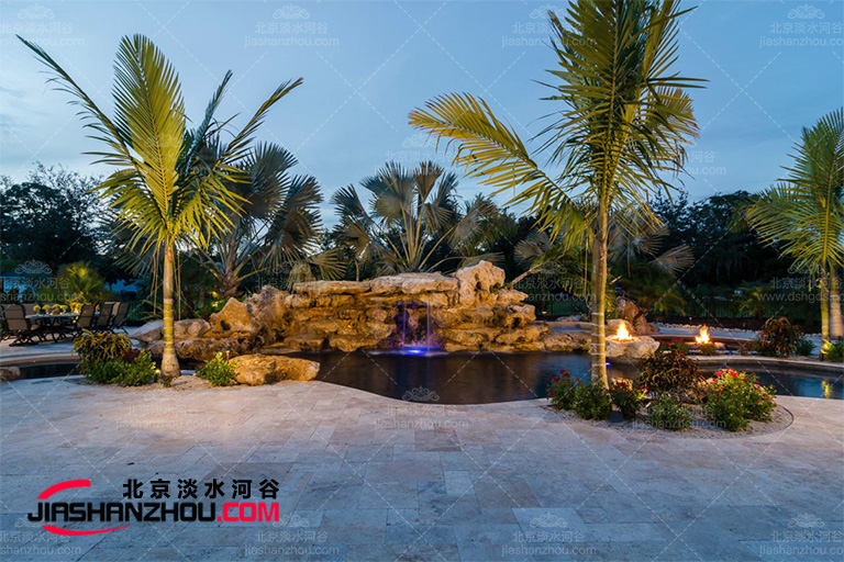 如何利用不同仿真樹完善酒店庭園的外觀