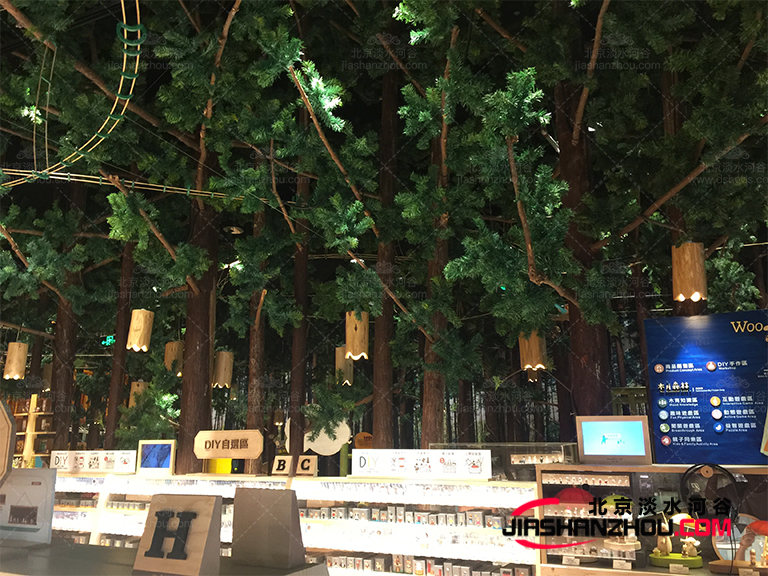 仿真樹可以幫助我們?cè)诿總€(gè)季節(jié)都能一樹顯天下春