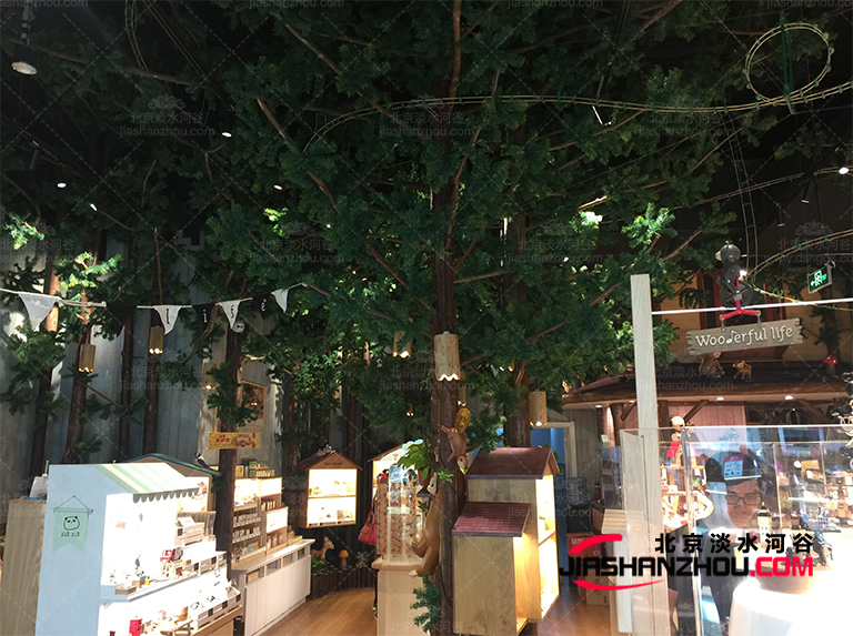 湛的仿真樹成品營(yíng)造出的自然環(huán)境f格使人心情舒暢