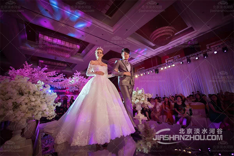 為什么人造仿真樹花樹會(huì)制作出完美的婚禮美景