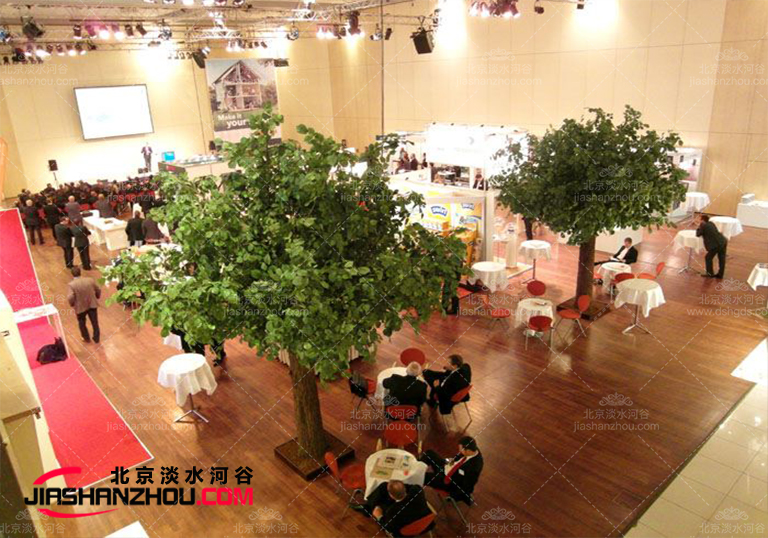 仿真樹與自然環(huán)境協(xié)調(diào)共生直接保護和改善自然景觀