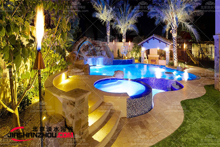 美國(guó)的人造仿真假山是什么樣的