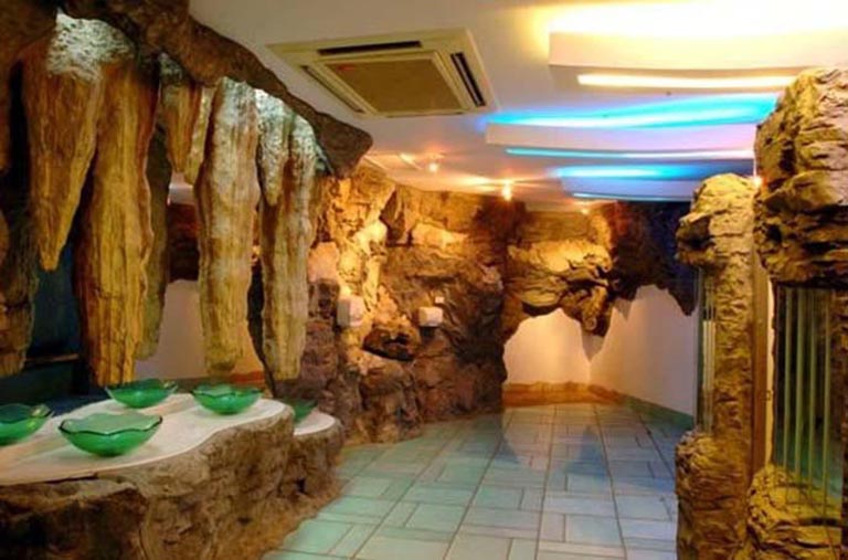 山洞餐廳設(shè)計(jì)為您帶來(lái)夢(mèng)幻般的空間