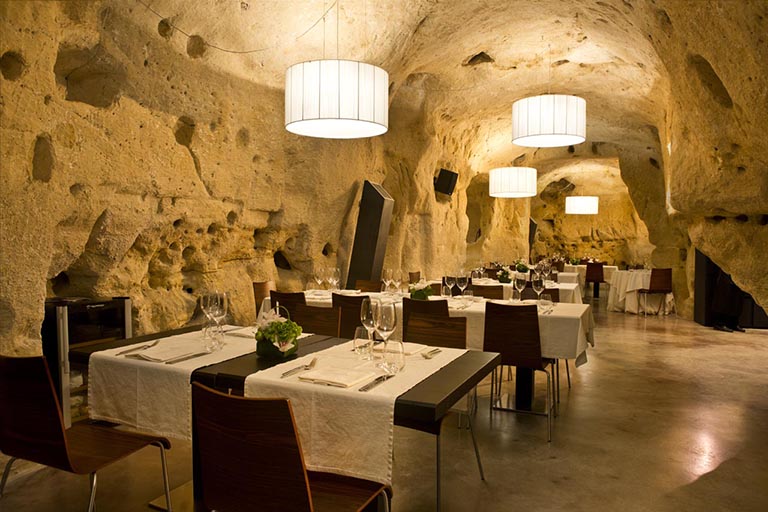 好的山洞酒吧制作需要注意很多的問(wèn)題