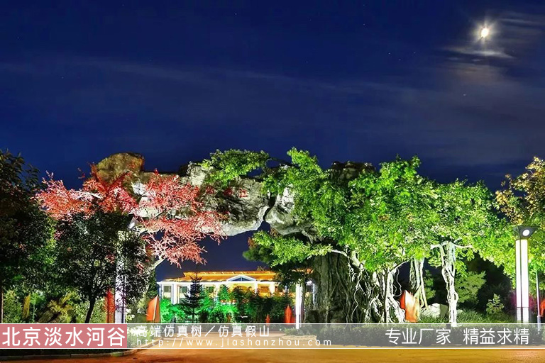 新疆烏魯木齊喀納斯景區(qū)假山假樹(shù)大門(mén)