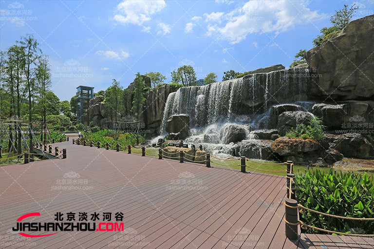 冬天塑石假山水池防護細節(jié)以夢花源生態(tài)花園會所舉例