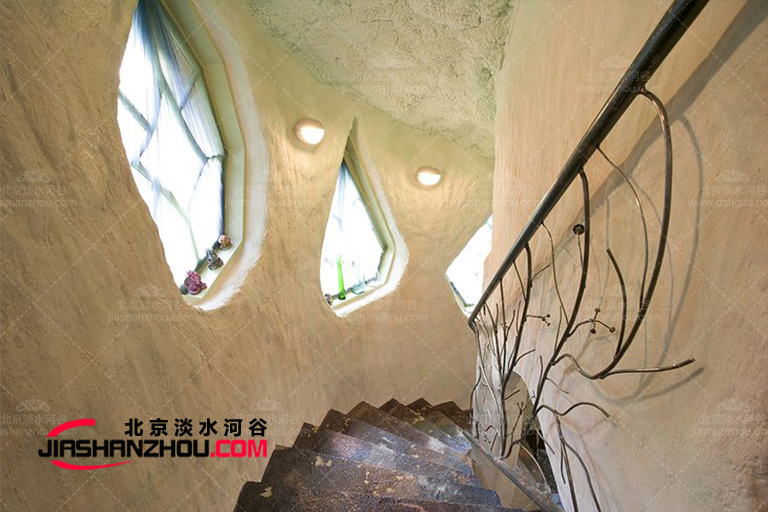 旅途中有人選擇住進山洞酒店卻比星級酒店還要好