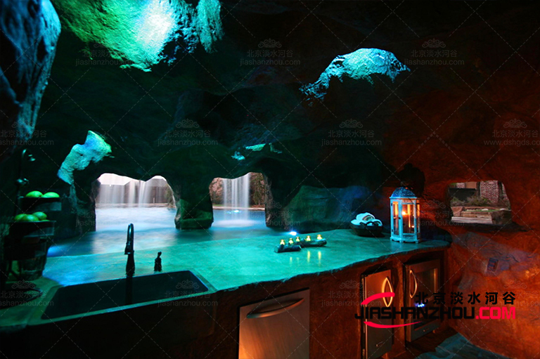 巖洞酒吧為什么能吸引了大批的顧客