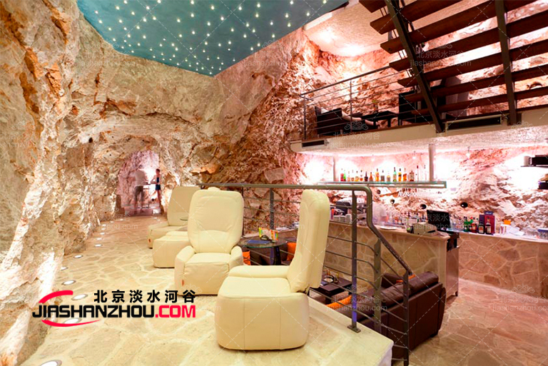 貝殼狀的山洞酒店房間是山洞樣f 格卻是小清新的