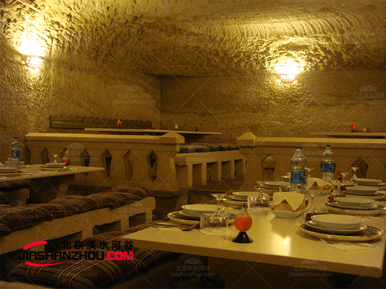 天然洞穴茶餐廳妙運(yùn)用燈光照明加分不少