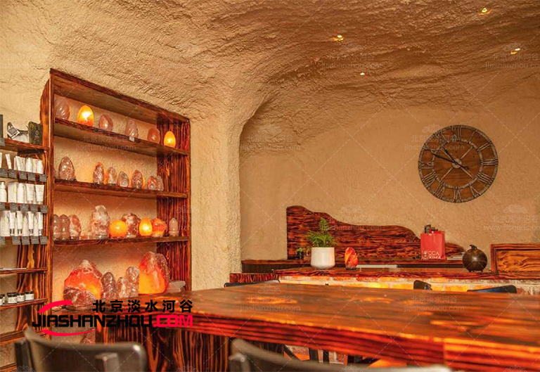 重慶奇特人造鹽洞餐廳老板表示多來(lái)吃飯還能長(zhǎng)壽