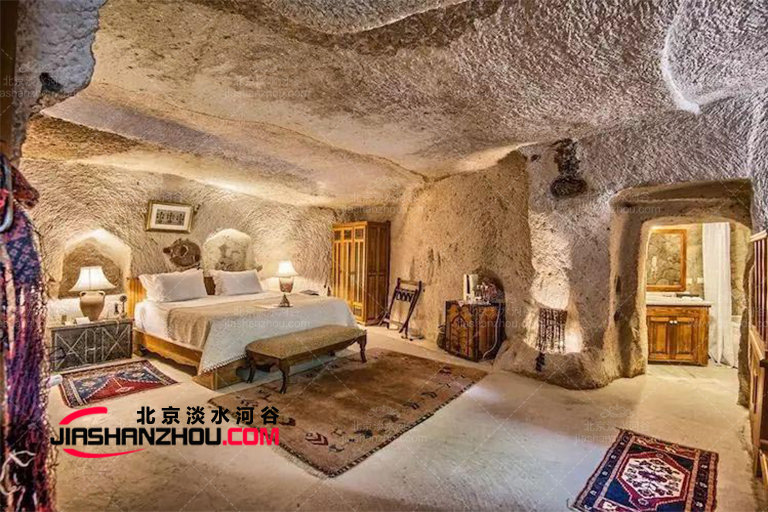 來(lái)上海旅游這家山洞旅行酒店很神奇讓你做一會(huì)瘋狂原始人