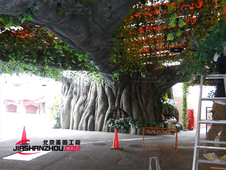 湖北江漢路步行街商場(chǎng)內(nèi)外造型仿真樹裝飾效果圖案例
