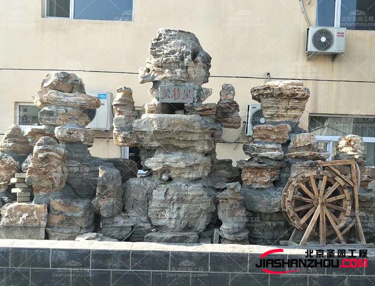 塑石假山具有造型多樣、色彩豐富耐用性強(qiáng)等特點(diǎn)根據(jù)場(chǎng)景定制
