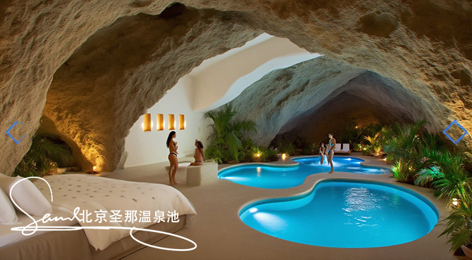 jimeng-2025-06-21-7308-酒店內(nèi)一個(gè)極具特色的洞穴泳池景觀。洞穴由巖石構(gòu)成，內(nèi)部是澄澈的3個(gè)藍(lán)色相互連接小....jpeg